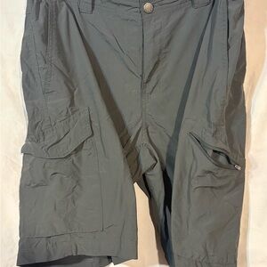 Columbia Men's Gray Cargo Shorts
